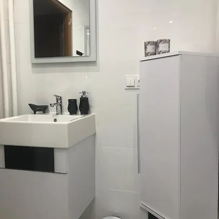 Apartament Nadia 2 * ギジツコ