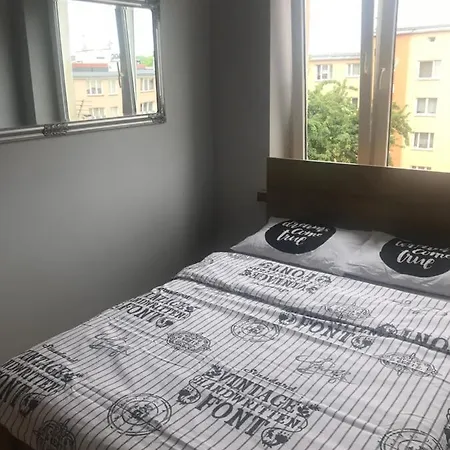 Apartament Nadia 2 アパート ギジツコ